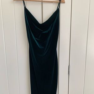 Lulu’s green, velvet dress